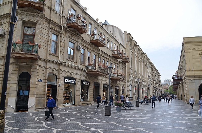 062_Azerbaijan_Baku_Fountains_Square.JPG