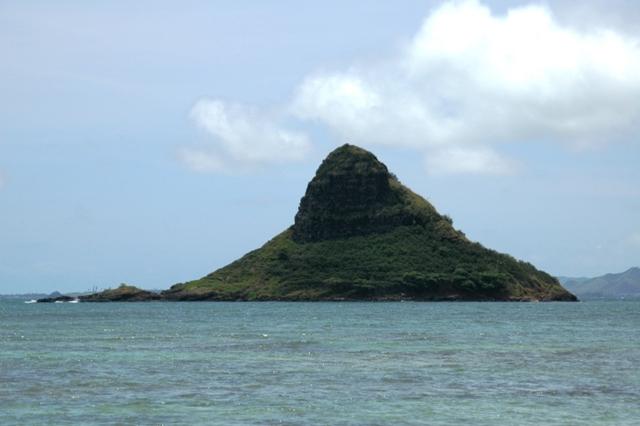 137_USA_Hawaii_Oahu_Kualoa_Chinamans_Hat.JPG