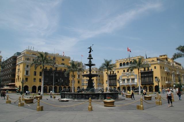 010_Peru_Lima_Plaza_de_Armas.JPG